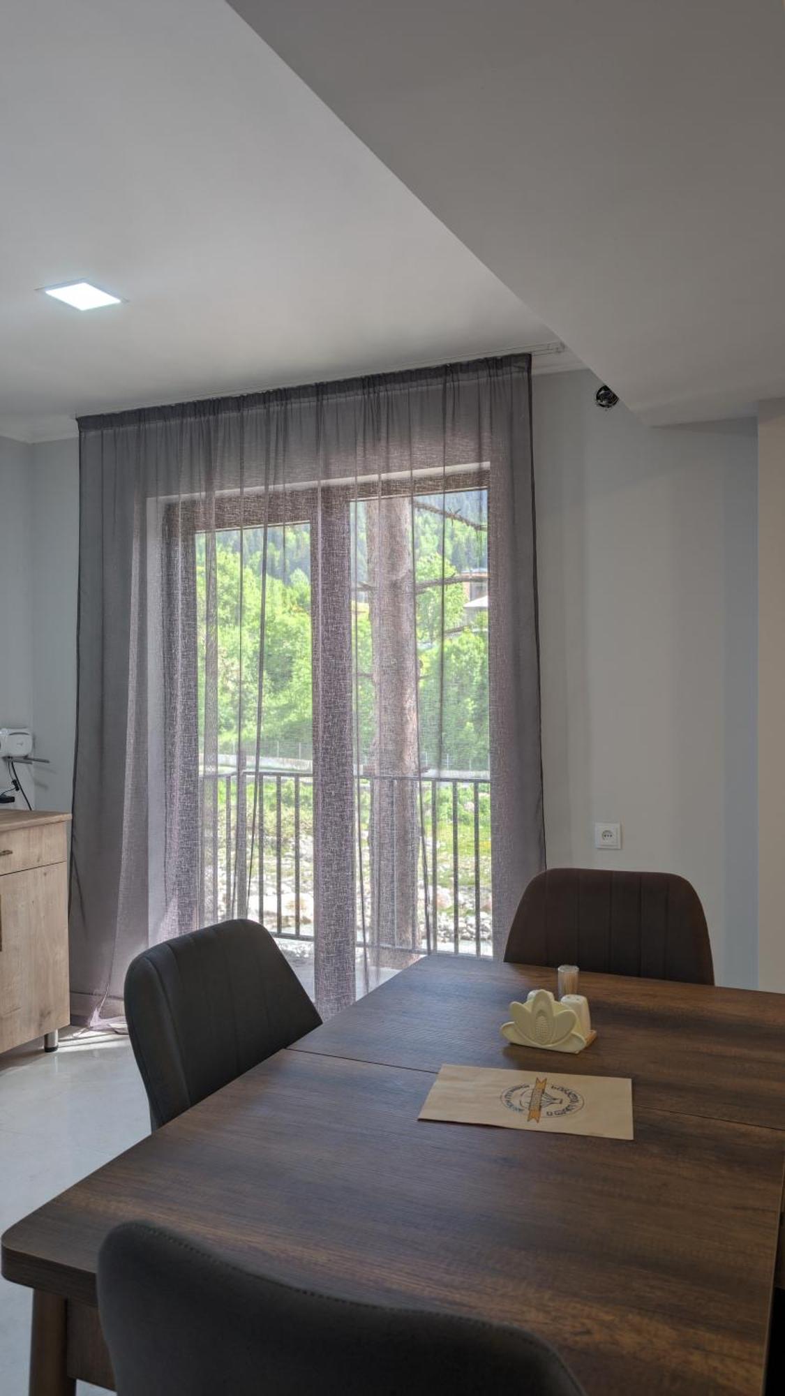 Shara Hotel Μέστια Εξωτερικό φωτογραφία